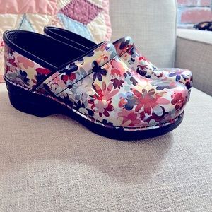 Dansko Professional clogs size 40 ( 9.5 us)